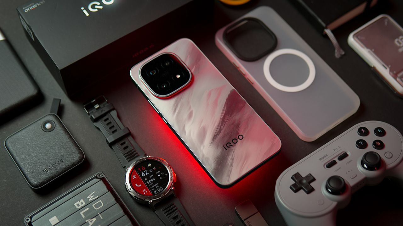 Монстр на Origin OS 6 - Обзор iQOO 15 в цвете Вулканический серый + игровой тест смотреть онлайн