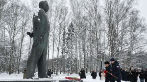 Торжественная встреча российских членов экипажа  МКС-73 Сергея Рыжикова и Алексея Зубрицкого