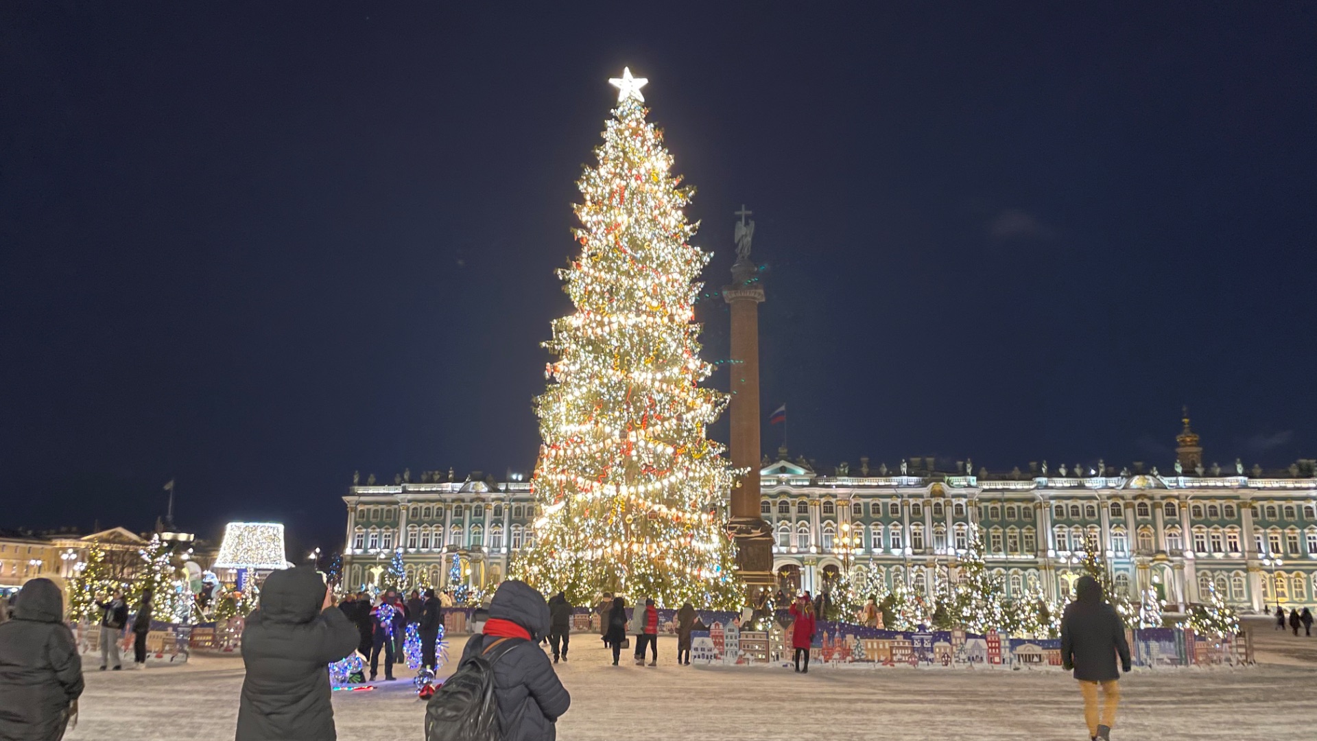 Петербург 2026г 🎄🎉✨ Атмосфера праздника. Главная елка на Дворцовой площади смотреть онлайн