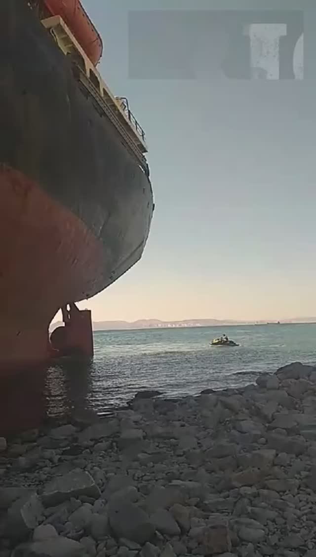 Сухогруз Рио сорвало с якоря. смотреть онлайн