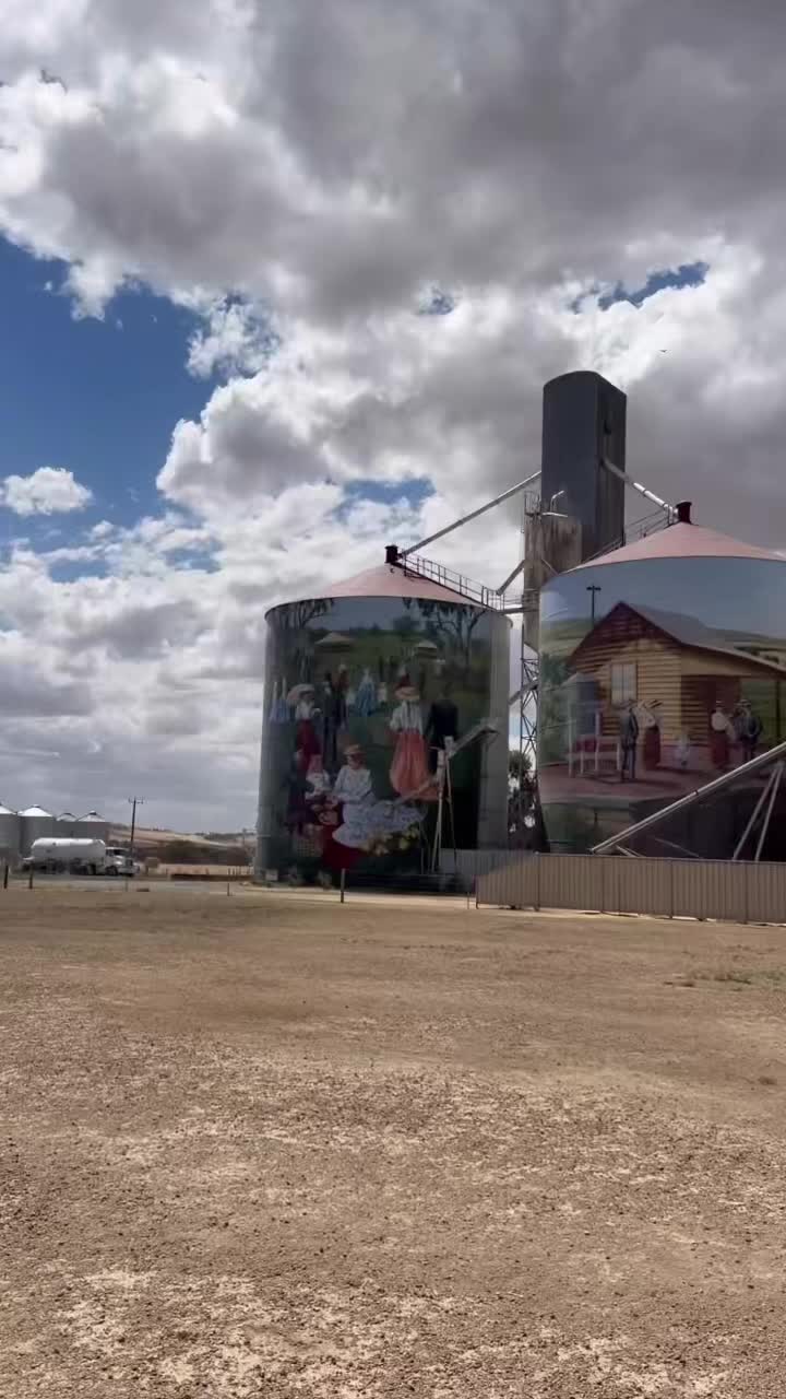 Нереально крутой проект, который преображает австралийскую деревню смотреть онлайн