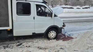В Кемерове автоинспекторы спасли водителя из замерзающей после ДТП машины