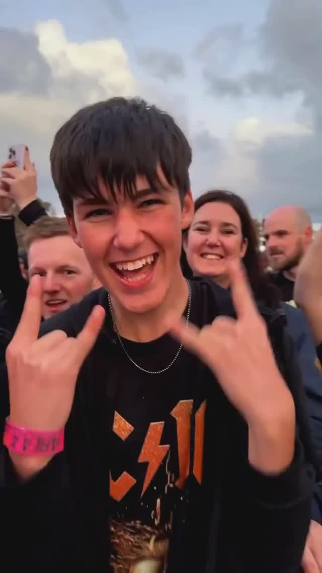 AC / DC смотреть онлайн