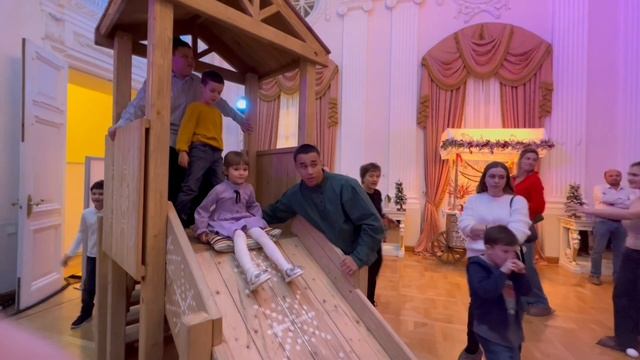 Новогодний Петровский путевой дворец, Москва, 12.2024 смотреть онлайн