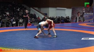 В ЧР проходит первенство СКФО по спортивной борьбе среди юношей
