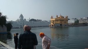 Омовения в священном озере!