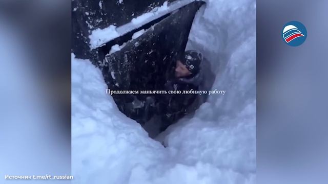 Жители Камчатки пробираются сквозь гигантские стены снега, чтобы выбраться из дома смотреть онлайн