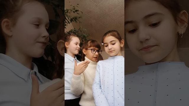 по середине это Полина а справа это Эльмира смотреть онлайн