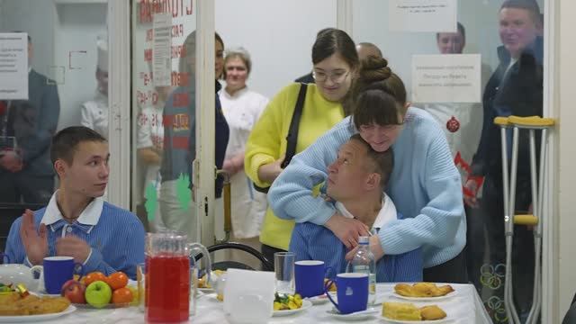 ЛДПР подарила частичку праздника раненым бойцам СВО и их семьям в военном госпитале смотреть онлайн