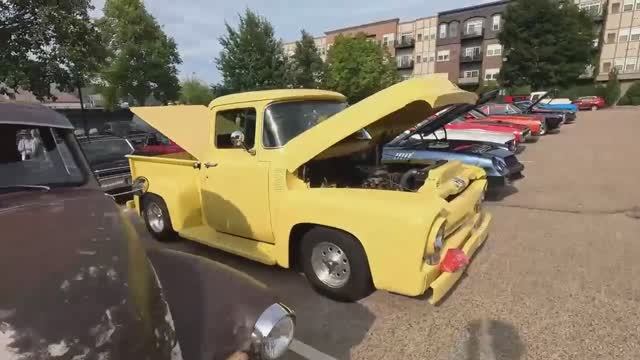 Выставка классических автомобилей , масл-кары и хот-роды "Victoria Car Show" 2025