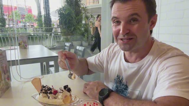 Покажу Мое Любимое Кафе с Мороженым в Тайланде смотреть онлайн