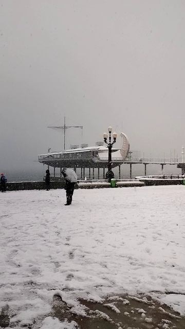 г. Ялта. А снег идёт... Набережная. 16 января 2026 года. смотреть онлайн