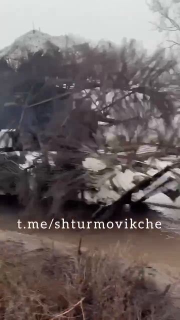 🇷🇺Бронетехника ВС РФ в зимнем камуфляже и новой «арматурной» броней типа «одуванчик»...🔽🔽🔽 смотреть онлайн