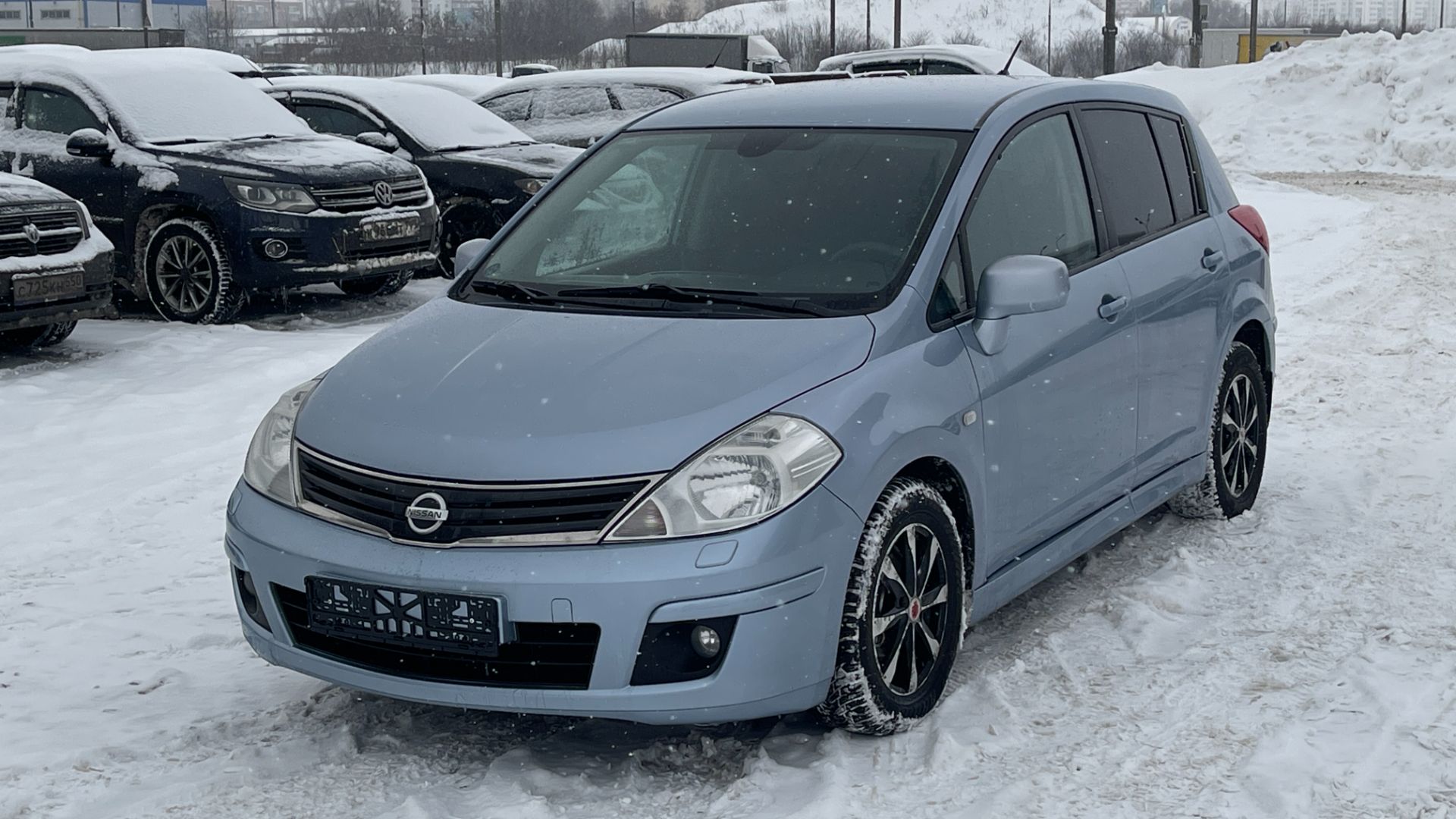 Nissan Tiida (2011) смотреть онлайн