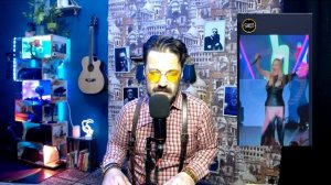 Часала себя внизу, орала, как не в себя.  Упоро