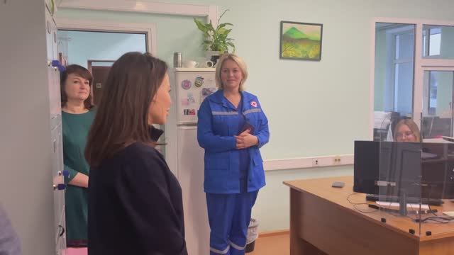 Мария Харченко поздравила с Наступающим Новым годом сотрудников Архангельской Скорой помощи смотреть онлайн