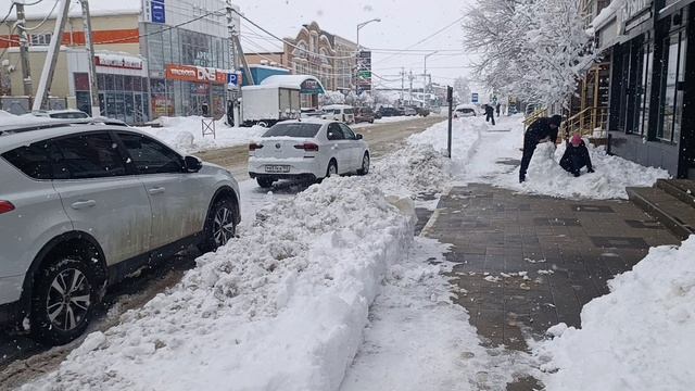 Завалило снегом Славянск-на-Кубани, очень много снега Краснодарский край смотреть онлайн
