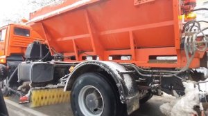 На дороги курорта с раннего утра вышла тяжёлая техника