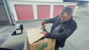 Купили самый дорогой контейнер! Вот что было внутри!(Uncle Kym)