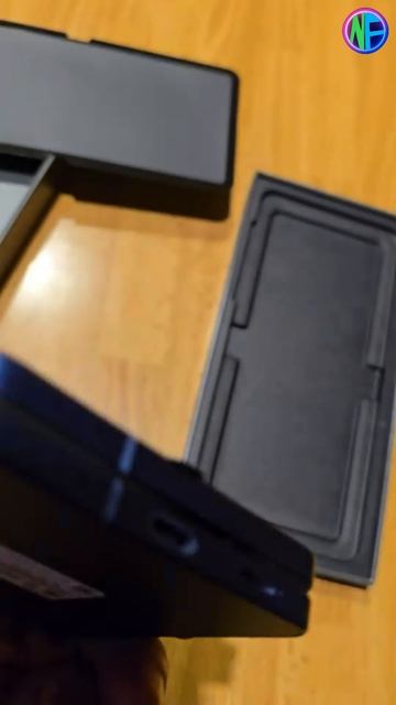 Samsung Galaxy Z Flip7 смотреть онлайн