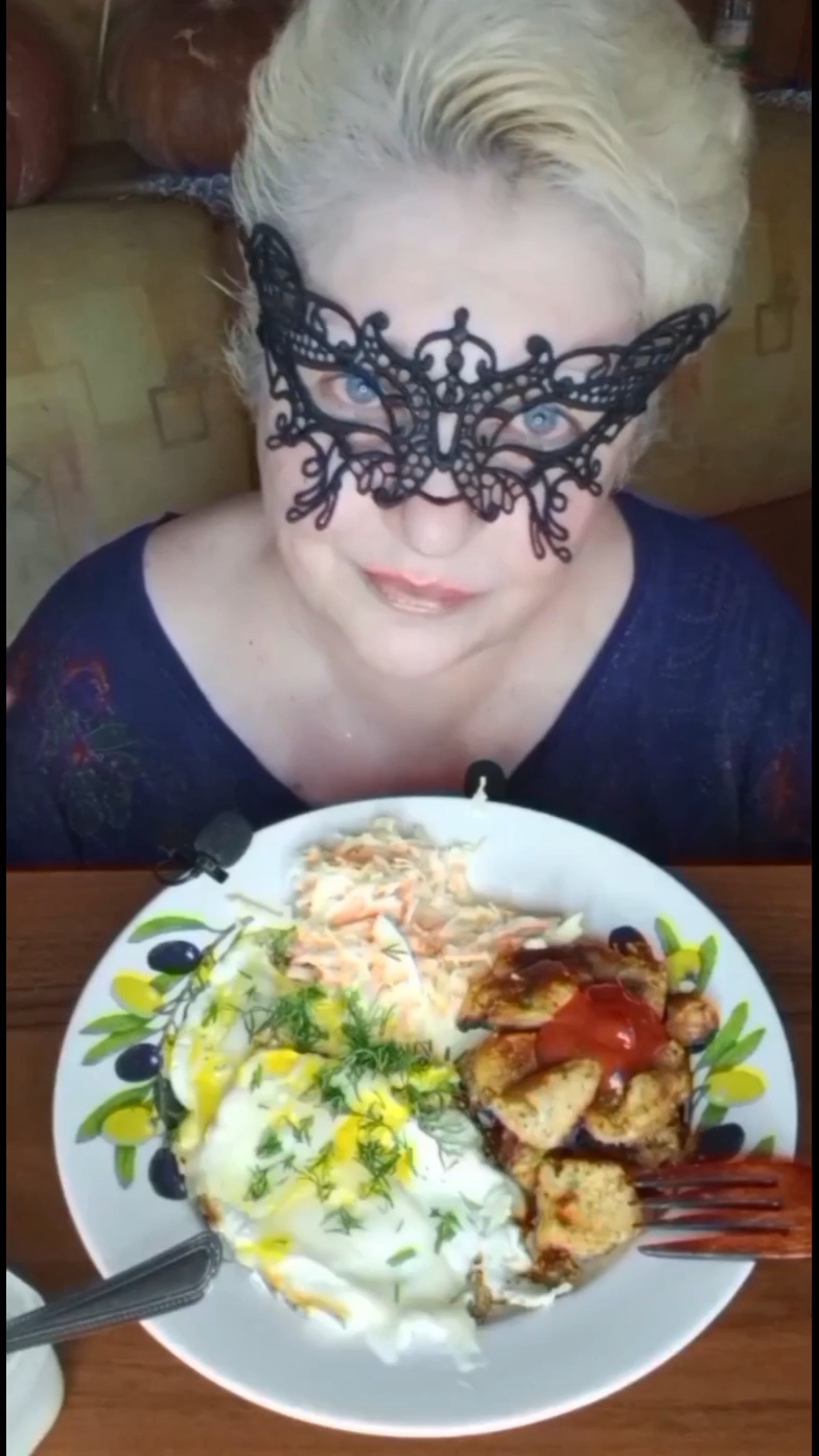 Меня смотрят даже ЗНАМЕНИТОСТИ смотреть онлайн