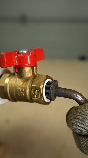 Хитрость как выкрутить остатки пластика с резьбы смотреть онлайн