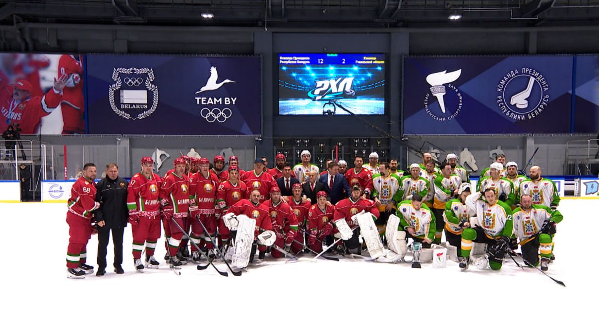 Лукашенко на ХОККЕЕ! // Первая игра 2026! Хоккеисты команды Президента забили 12 ШАЙБ! смотреть онлайн