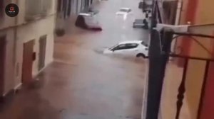 Разрушительные наводнения в Испании ! Города под водой, всё смыто