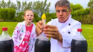 Настя на уроке естествознания в школе [get.gt]