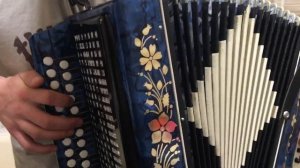 Стук монотонных колес! На гармошке.