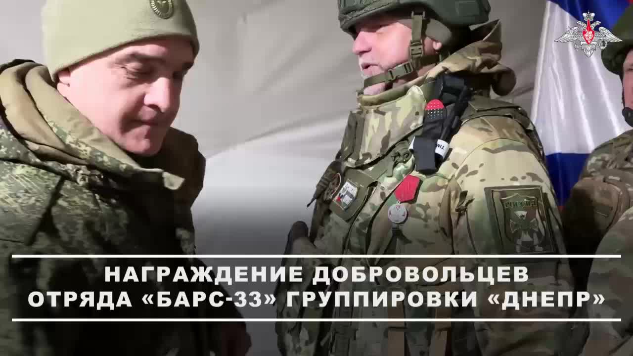 🪖 В Херсонской области прошла церемония награждения добровольцев отряда «БАРС-33» группировки во... смотреть онлайн