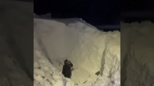 ❄️На Камчатке автомобиль откопали из-под пятиметрового сугроба после снегопада