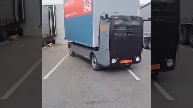 Беспилотная фура встаёт под разгрузку смотреть онлайн