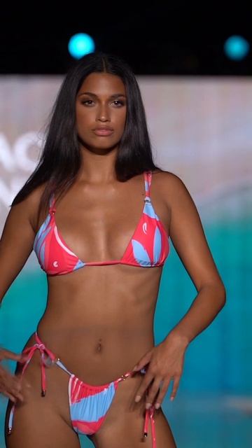 AQUA INTIMA Unveils Captivating “Oceana” Swim at Miami Swim Week 2025 ｜ SHORT смотреть онлайн