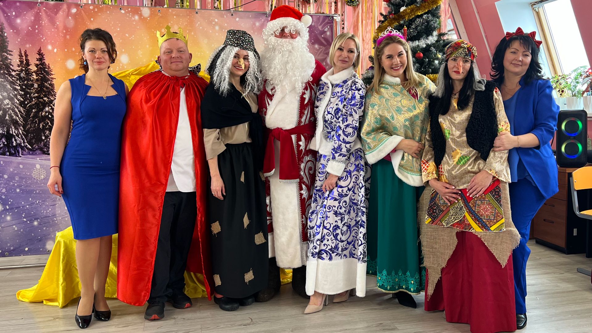  ВЗРОСЛЫЕ КОТОРЫЕ ВЕРНУЛИСЬ В ДЕТСТВО: Как мы создавали новогоднюю сказку! 