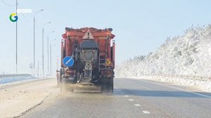 Коммунальные службы продолжают обработку дорог.