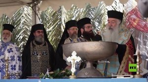 الآلاف يشاركون في يوم الحج الأرثوذكسي السنوي بموقع المغطس في الأردن