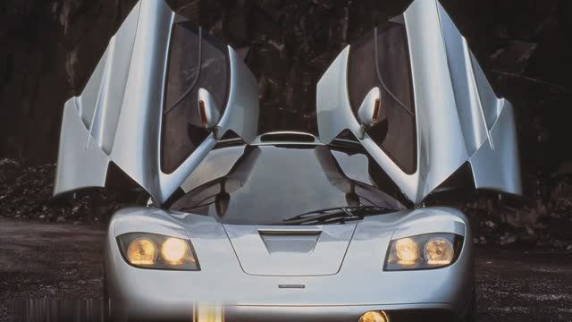 McLaren F1 • САМЫЙ быстрый В МИРЕ • ИСТОРИЯ автомобиля 90-х смотреть онлайн