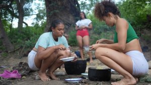 Словили и приготовили игуану на обед. Фирменное блюдо Мексики