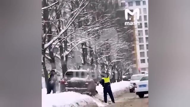 📹Кадры сегодняшнего задержания водителя "Порше" со стрельбой в Подмосковье — он протаранил…🔽🔽🔽 смотреть онлайн