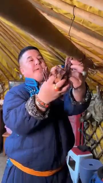 Монгольская кухня! Янтарный стейк #еда #кулинария #Монголия смотреть онлайн