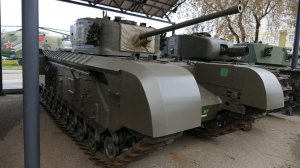 Работа по тактическим знакам танка Churchill VII, Музей Техники Вадима Задорожного,  25 октября 2025