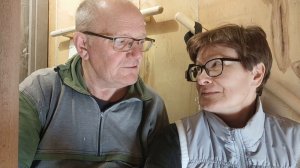 "Застряли" между сенями и чердаком (колдуем над лестницей и дверью). Живем в деревне. Январь 2026