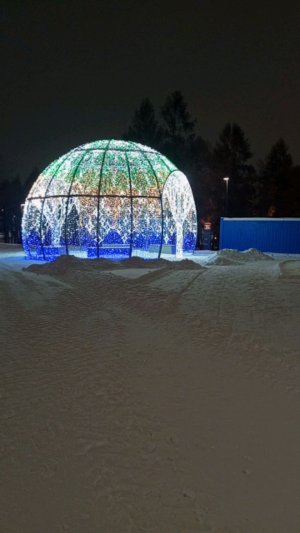 на улице холодно  ,но дома тепло. хорошо кофеёк попьём