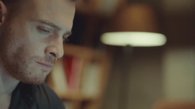 Постучись в мою дверь. Прости.(Клип) смотреть онлайн