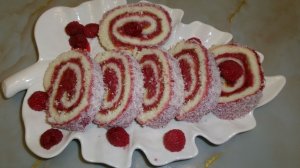 Рецепт.  Вкусный и очень красивый получился у меня. Малиновый рулет. Делюсь с вами..