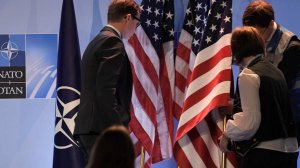 Столтенберг допустил выход США из НАТО