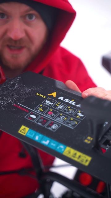 Кто насыпал, пусть тот и убирает этот снег! ❄️ смотреть онлайн