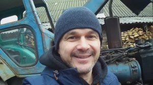 Старый трактор Т-40. Много лет не заводил.Запускаю двигатель пускачем ПД-8 и провожу тест драйв.