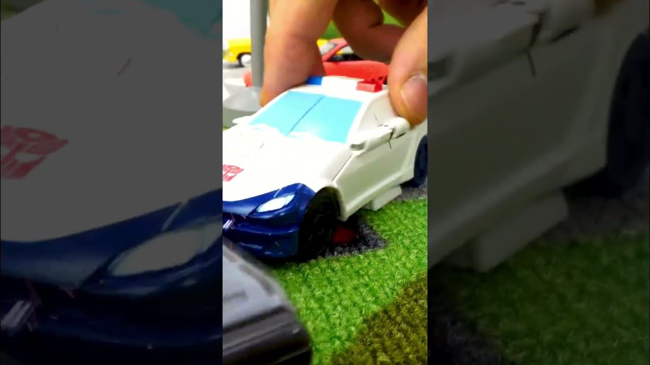 Яростная битва: грузовик с камнями переворачивается! #длядетей #машинкидлядетей #игрушкидлядетей смотреть онлайн